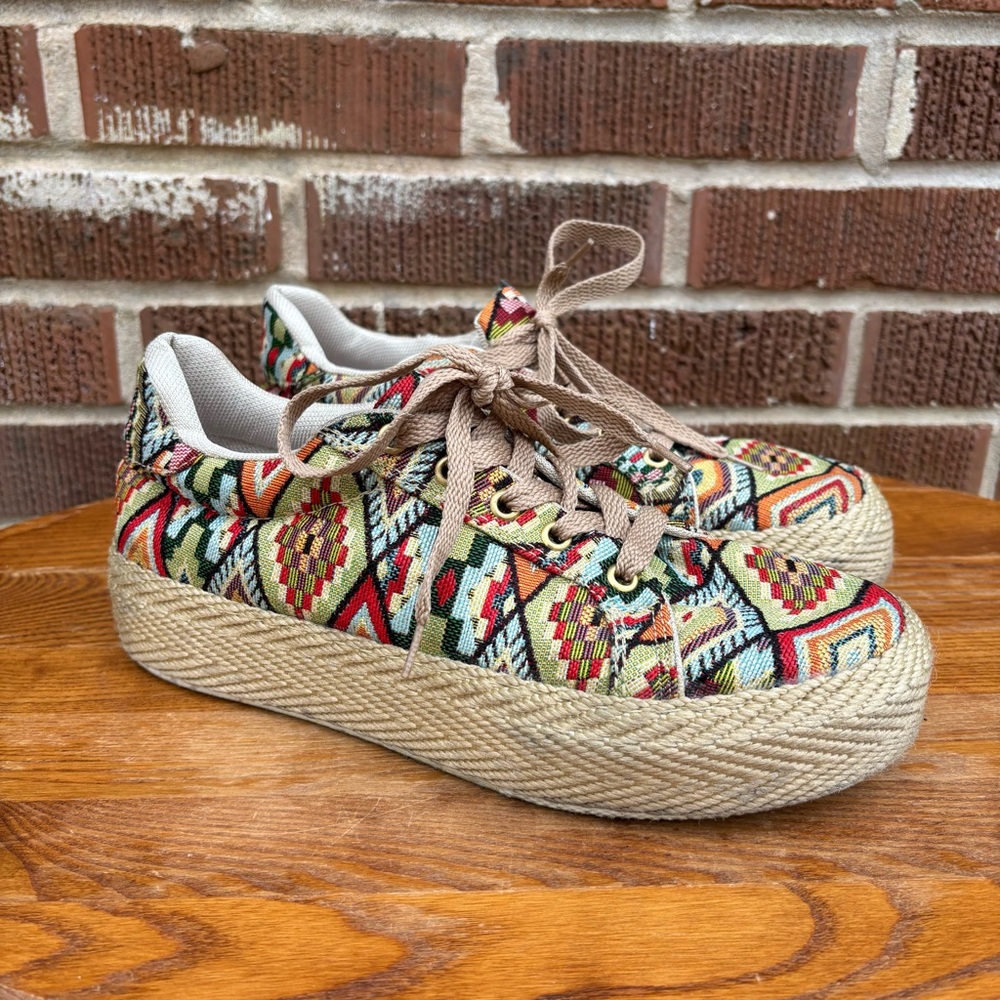 Jute Artisanal Colorful Flower Lace-Up Shoe Size 9.5